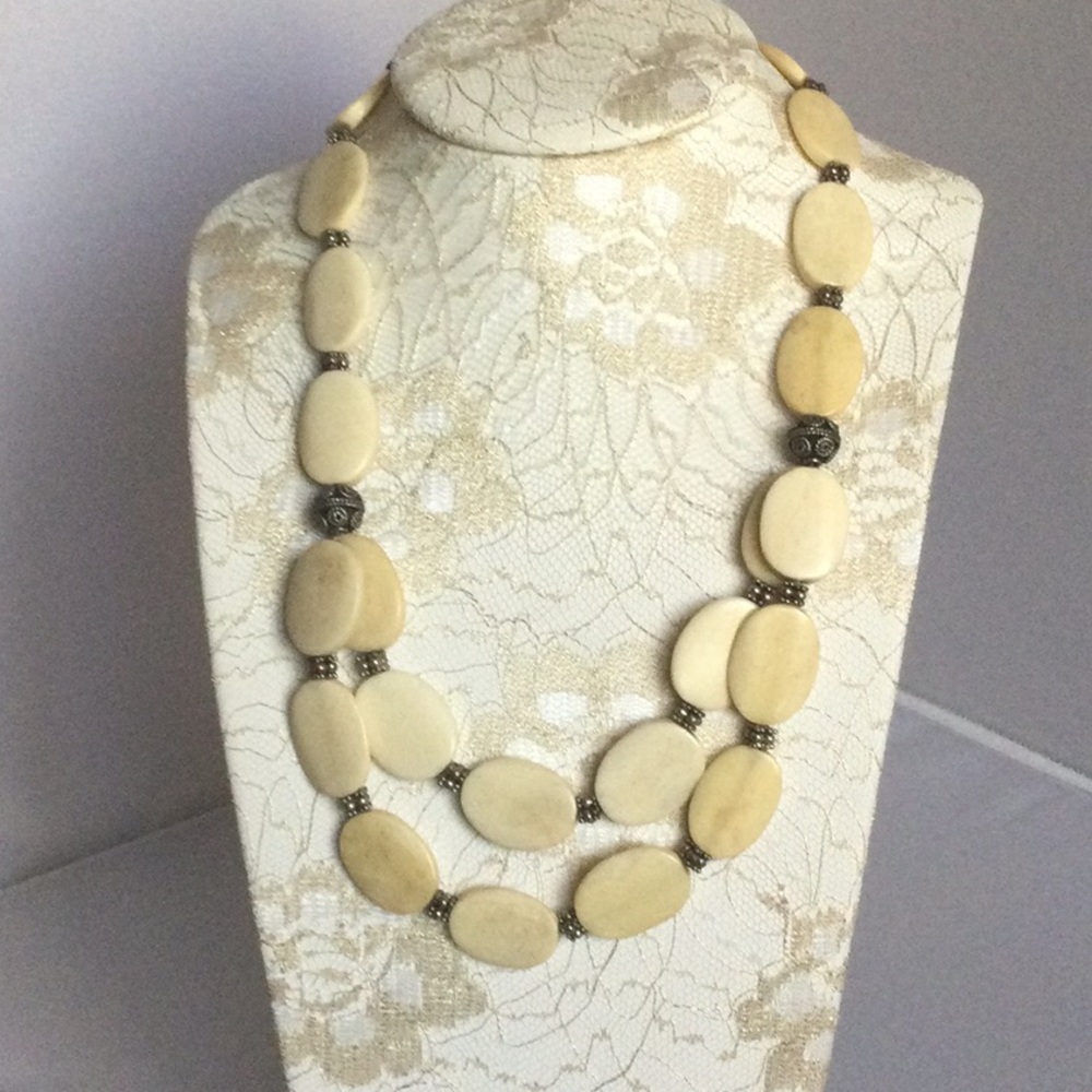 Gorgeous large beige necklace